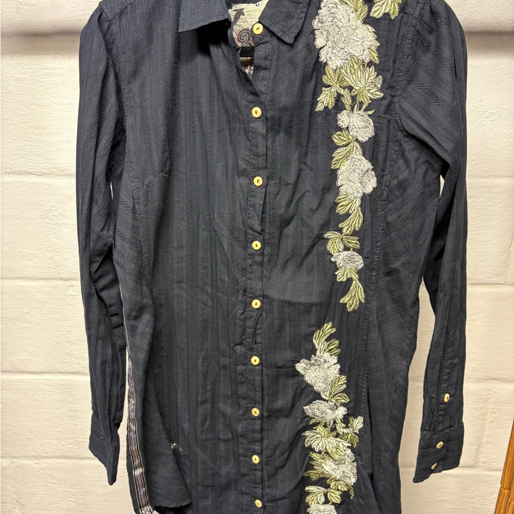 Johnny Was Long Sleeve Button Down Embroidered Shirt Floral 100% cotton medium